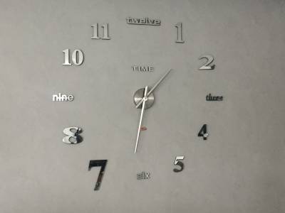 Wand-Uhr 